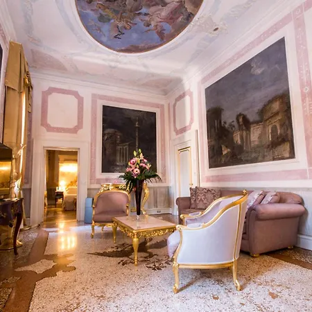 Отель Ca' Bonfadini Historic Experience 5*