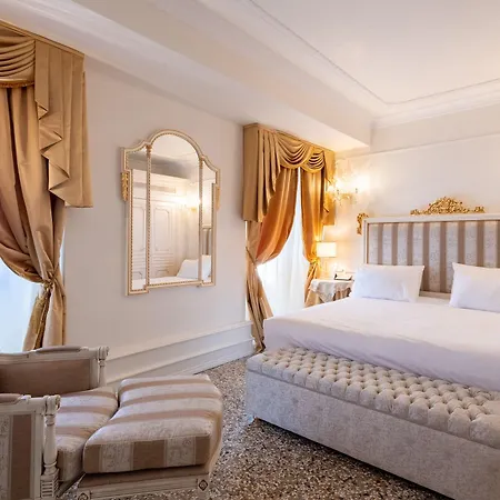 Ca' Bonfadini Historic Experience Отель 5*