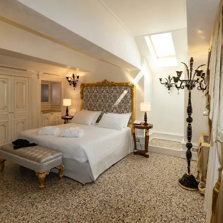 Отель Ca' Bonfadini Historic Experience 5*