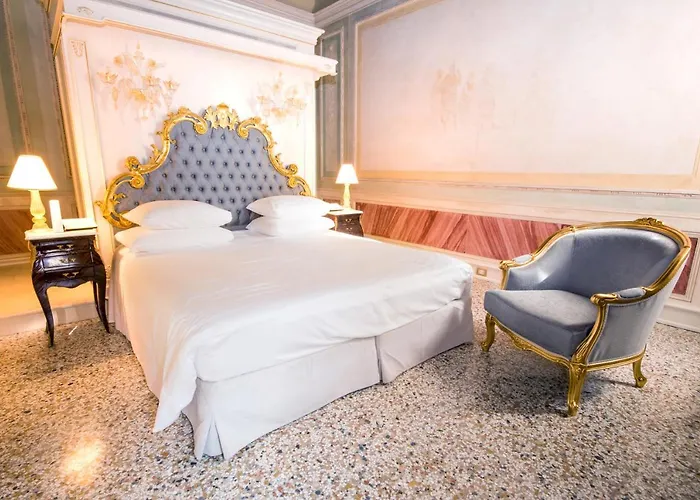 Ca' Bonfadini Historic Experience Hotel