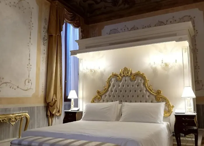 Ca' Bonfadini Historic Experience Hotel 5*