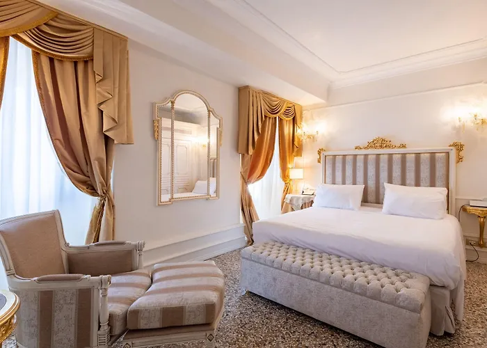Ca' Bonfadini Historic Experience Hotel 5*