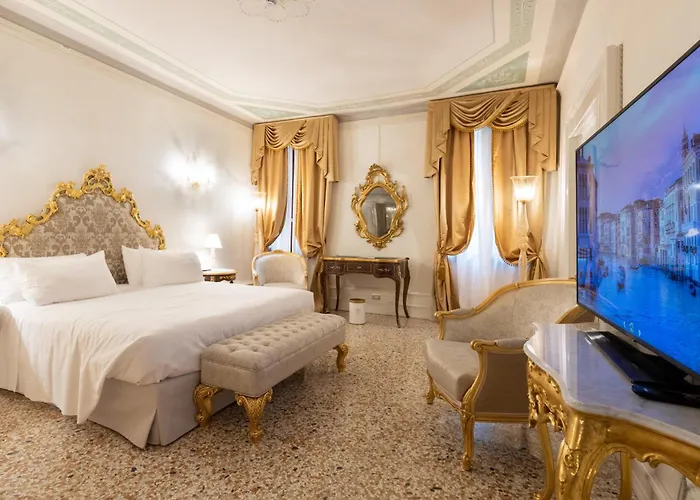Ca' Bonfadini Historic Experience Hotel 5*