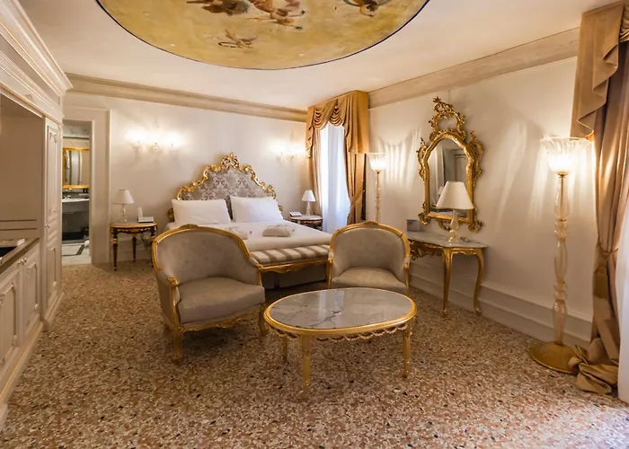 Ca' Bonfadini Historic Experience Hotel 5*