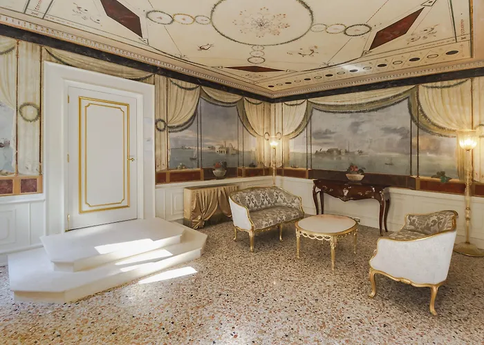 Ca' Bonfadini Historic Experience Hotel