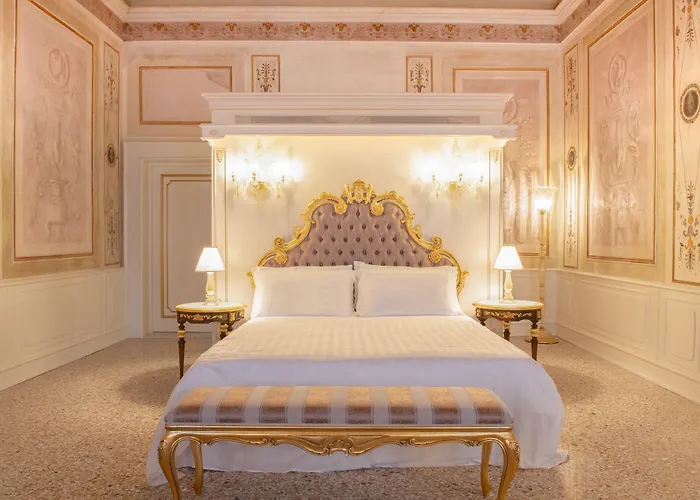 Ca' Bonfadini Historic Experience Hotel