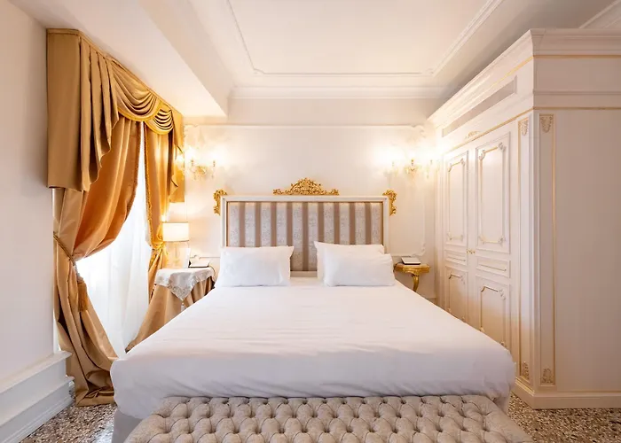 Ca' Bonfadini Historic Experience Hotel 5*
