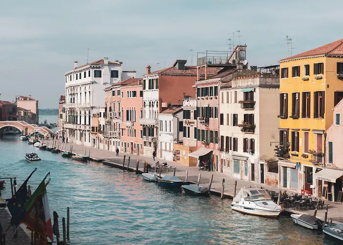 Ca' Bonfadini Historic Experience Hotel 5*