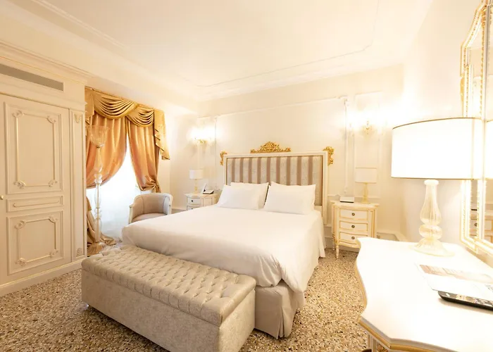 Hotel Ca' Bonfadini Historic Experience 5*