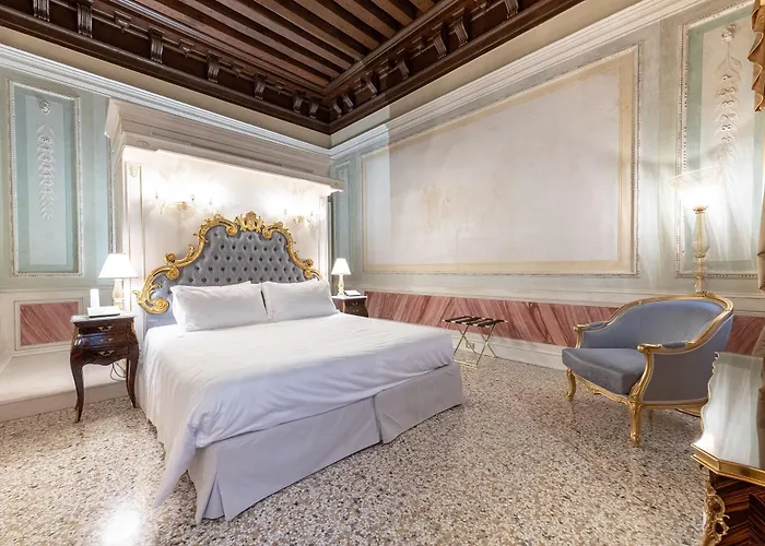 Ca' Bonfadini Historic Experience Hotel