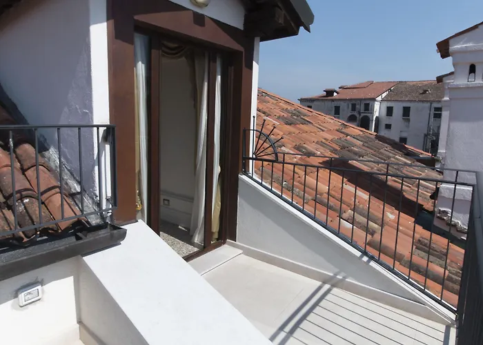 Ca' Bonfadini Historic Experience Hotel