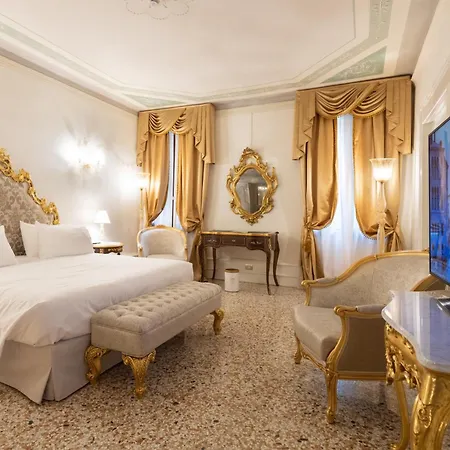Ca' Bonfadini Historic Experience Hotell 5*