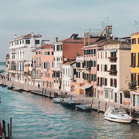Ca' Bonfadini Historic Experience Hotell 5*