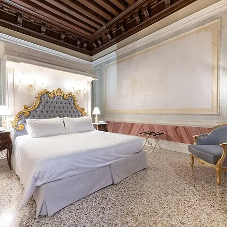 Ca' Bonfadini Historic Experience Hotel