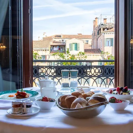 Ca' Bonfadini Historic Experience Hotel Venice