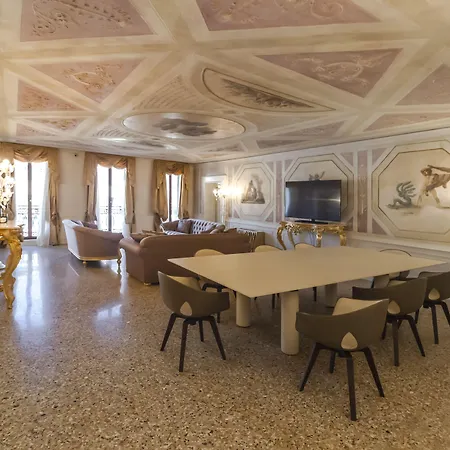 Ca' Bonfadini Historic Experience Hotell 5*