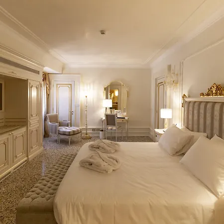 Hotell Ca' Bonfadini Historic Experience