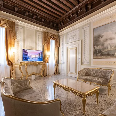 Ca' Bonfadini Historic Experience Hotell 5*