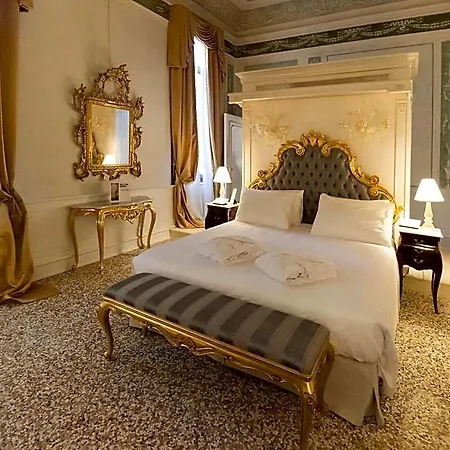Ca' Bonfadini Historic Experience Hotel
