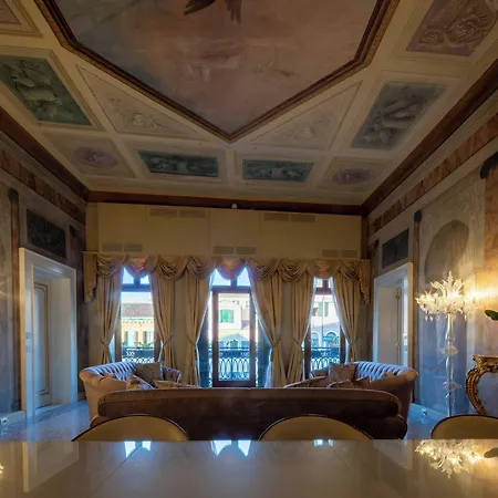 Ca' Bonfadini Historic Experience Hotel