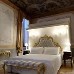 Ca' Bonfadini Historic Experience Hotel 5*