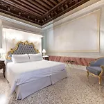Ca' Bonfadini Historic Experience Hotel