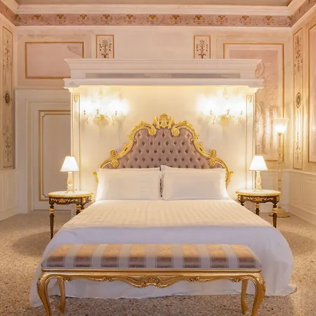 Ca' Bonfadini Historic Experience Hotel