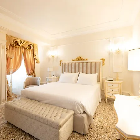 Otel Ca' Bonfadini Historic Experience 5*